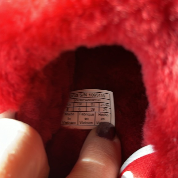 Brand new Ugg Yeah Fluff Slides - Picture 4 of 6